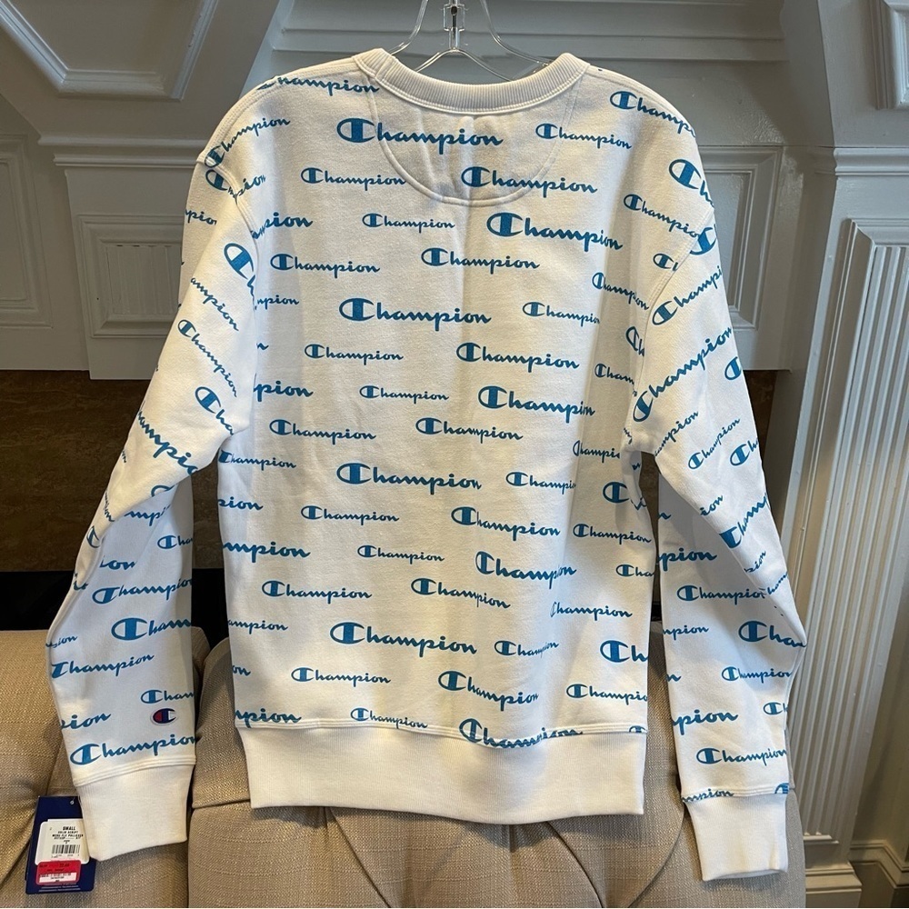 BR: NWT Champion Sweatshirt White & Multiple Blue "Champion" Word Logos Men's S - Picture 2 of 8
